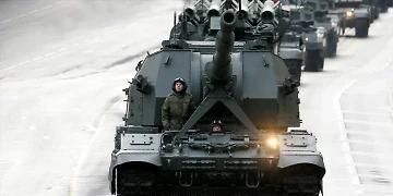 最新軍事裝備揭秘，小巷深處的神秘寶藏